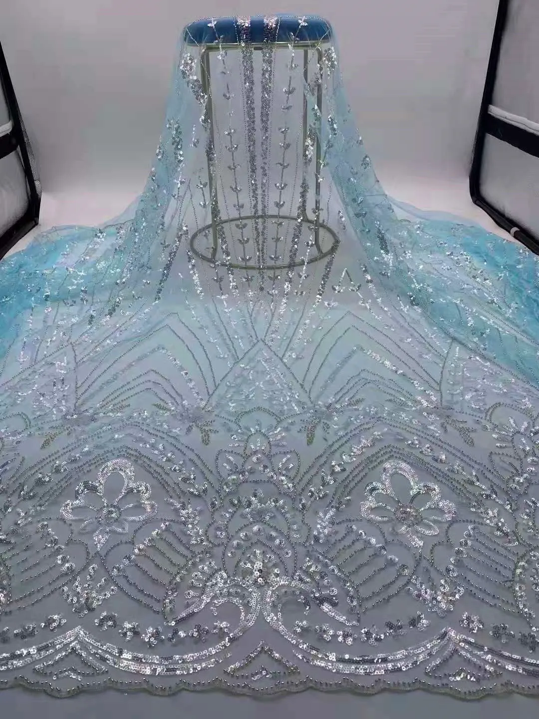 Beautiful sequins Embroidery French mesh yarn lace /With crystal sequin African fabric for evening dresses /wedding 8 colors
Beautiful sequins Embroidery French mesh yarn lace /With crystal sequin African fabric for evening dresses /wedding 8 colors