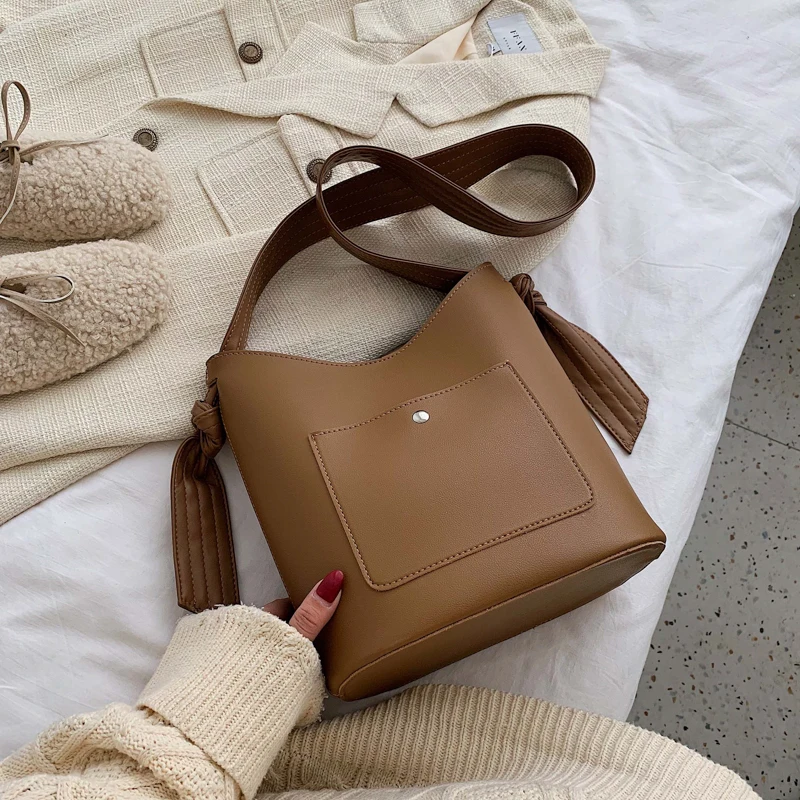 2020 New Tide Solid PU Material Small Fairy Bag Bucket Bag Casual Wild Single Shoulder Ladies Crossbody Messenger Bag
2020 New Tide Solid PU Material Small Fairy Bag Bucket Bag Casual Wild Single Shoulder Ladies Crossbody Messenger Bag