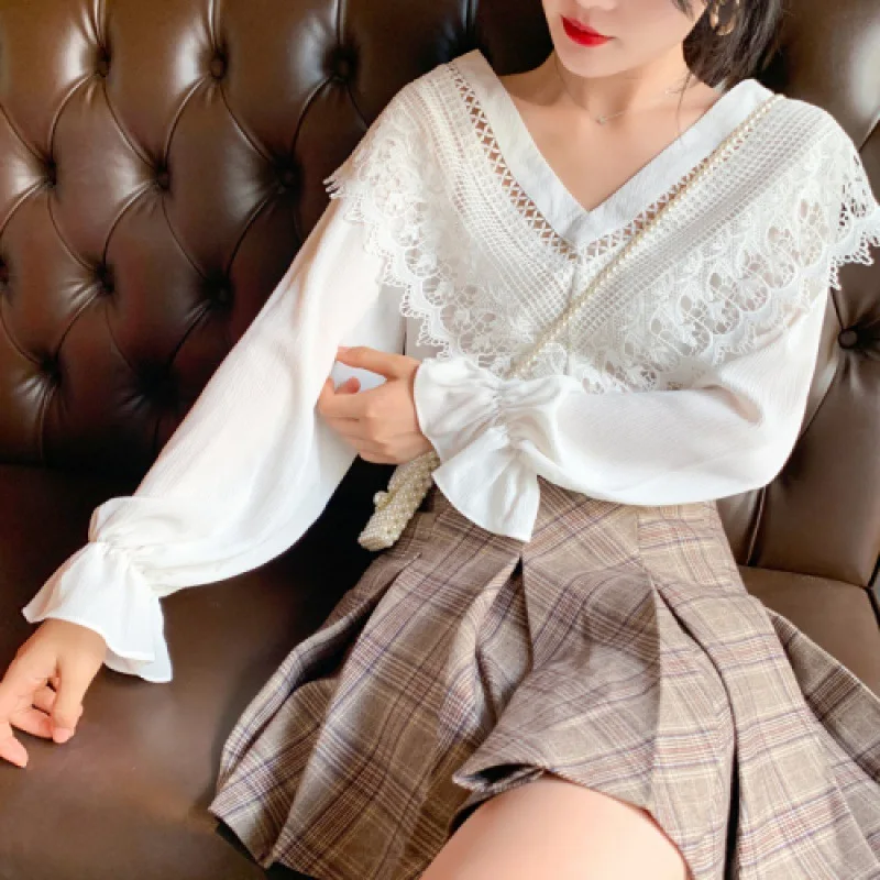 Shirt women's spring 2020 new loose V-neck shirt small fresh lace top chiffon shirt
Shirt women's spring 2020 new loose V-neck shirt small fresh lace top chiffon shirt