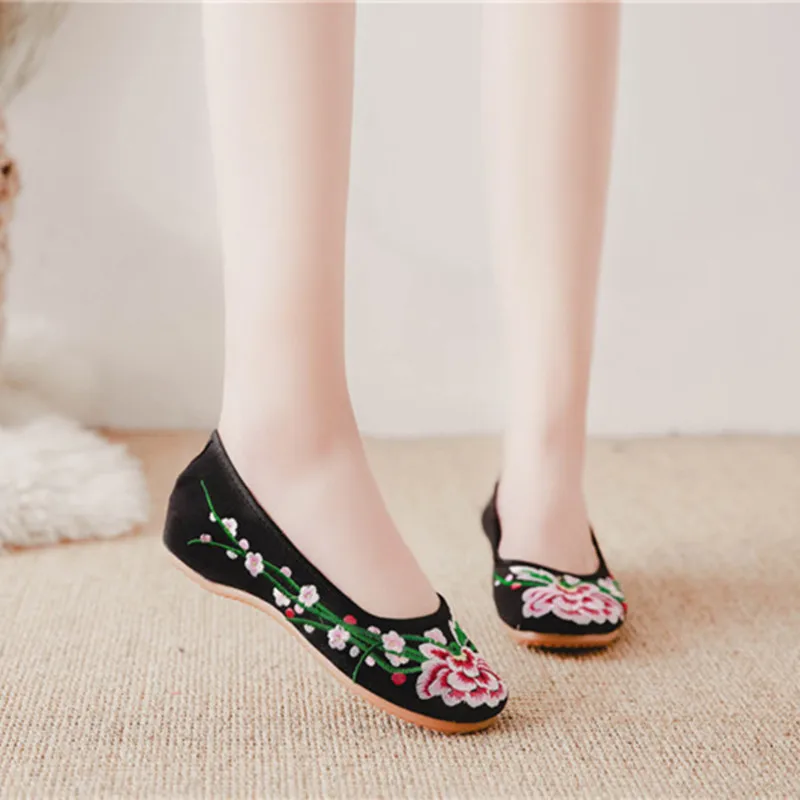 New Spring Handmade Women Plum Embroidered Ballet Flats Chinese Vintage Cotton Casual Slip-On Flat Woman Cotton Shoes
New Spring Handmade Women Plum Embroidered Ballet Flats Chinese Vintage Cotton Casual Slip-On Flat Woman Cotton Shoes