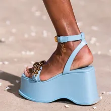 Carole 2022 ROME Shoes Comfort High Heel Square Toe Metal Chain Thick Sole Sandals Woman Fashion Candy Color Slingback Sandals 
Carole 2022 ROME Shoes Comfort High Heel Square Toe Metal Chain Thick Sole Sandals Woman Fashion Candy Color Slingback Sandals