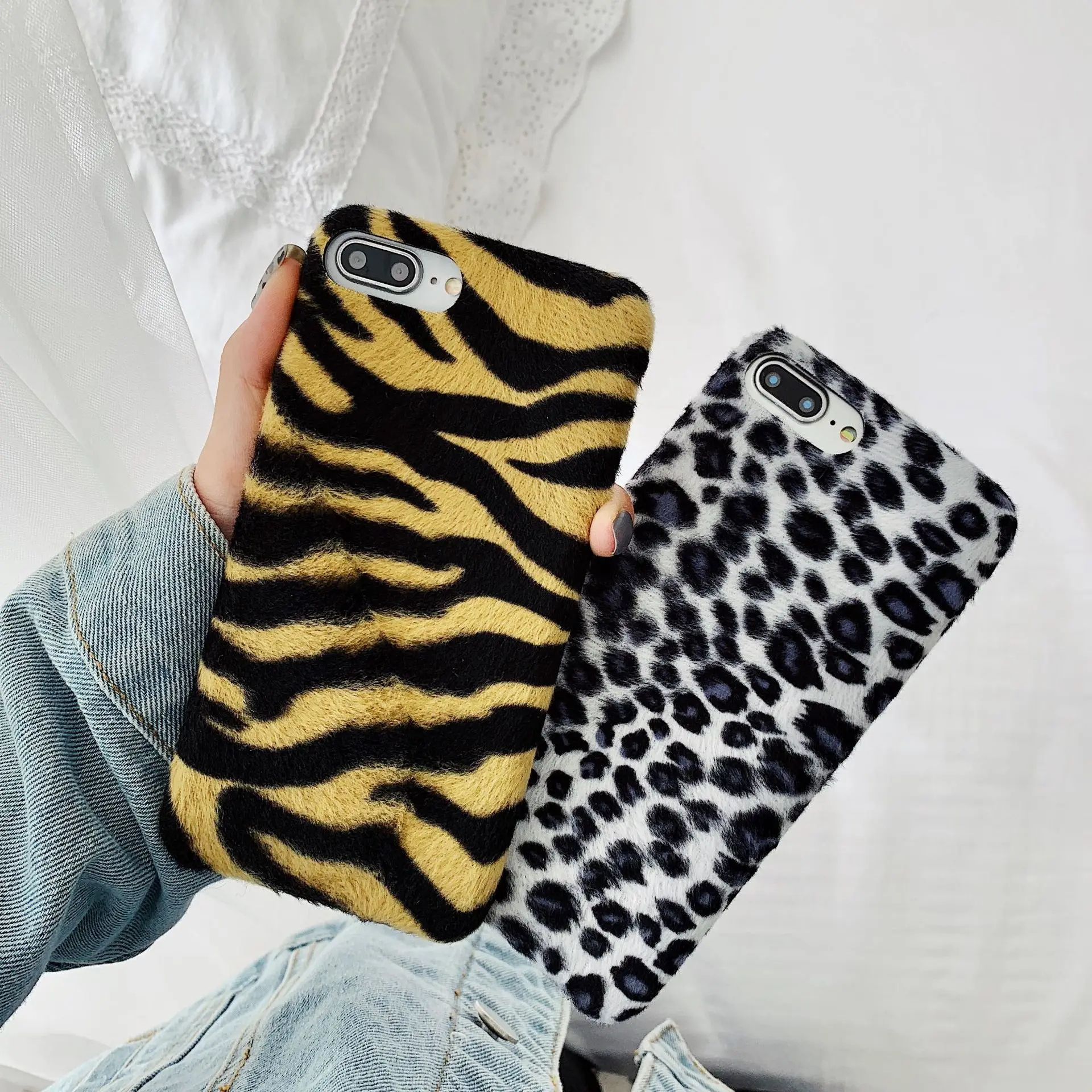 Retro Winter carpet Plush leopard print Phone case for coque iPhone 7 7 Plus 6 6s 8 Plus X XR 11 Pro xs max case silicone cover
Retro Winter carpet Plush leopard print Phone case for coque iPhone 7 7 Plus 6 6s 8 Plus X XR 11 Pro xs max case silicone cover