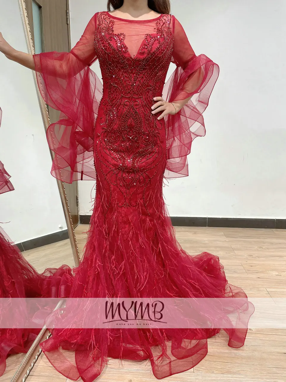 Роскошное вечернее платье с длинным рукавом Русалка Burgandy с перьями MYMB Couture высококачественное женское свадебное платье с бисером
Роскошное вечернее платье с длинным рукавом Русалка Burgandy с перьями MYMB Couture высококачественное женское свадебное платье с бисером