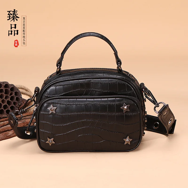 2020 European and American women's bags new plaid leather women's crossbody bag first layer cowhide star shell bag
2020 European and American women's bags new plaid leather women's crossbody bag first layer cowhide star shell bag