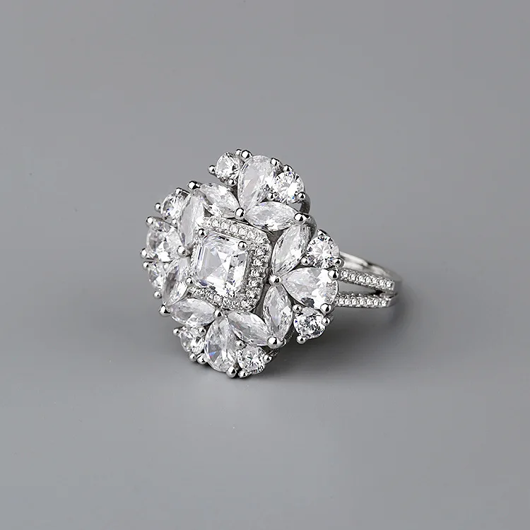 CMajor S925 Sterling Silver Jewelry European and American Style Temperament Creative Fashion Clover Flower 7A CZ Ring for Women
CMajor S925 Sterling Silver Jewelry European and American Style Temperament Creative Fashion Clover Flower 7A CZ Ring for Women