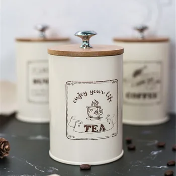 Retro Metal Storage Jars Wooden Lid Tea Coffee Sugar Sealed Can Container Kitchen Sealing Organizer Iron Box vs bocal en verre
Retro Metal Storage Jars Wooden Lid Tea Coffee Sugar Sealed Can Container Kitchen Sealing Organizer Iron Box vs bocal en verre