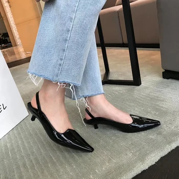 2020 Summer Fashion Patent Leather Women Sandals Back Strap Pointed Toe Thin Low Heels Slip On Elegant Dress Shoes High Quality
2020 Summer Fashion Patent Leather Women Sandals Back Strap Pointed Toe Thin Low Heels Slip On Elegant Dress Shoes High Quality