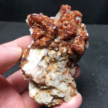 Natural monolithite specimens, quartz crystals, the original ecology of the original stone specimens 
Natural monolithite specimens, quartz crystals, the original ecology of the original stone specimens