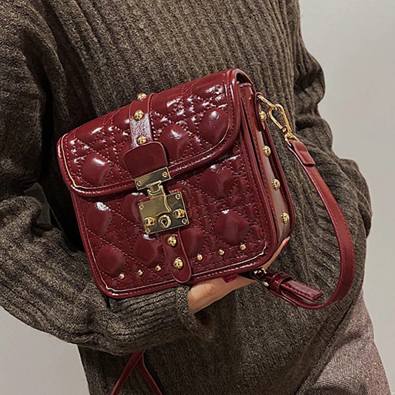 2019 New Ladies High Quality Plaid Shoulder Messenger Bag Designer Rivet Decoration Solid Color Small Square Bags Women Handbags
2019 New Ladies High Quality Plaid Shoulder Messenger Bag Designer Rivet Decoration Solid Color Small Square Bags Women Handbags