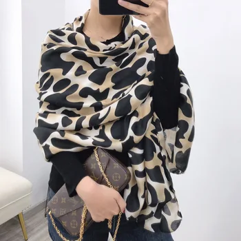 Leopard New 2020 Winter Scarf Plaid Foulard Women Cotton Scarves Neck Warm Hijabs Pashmina Lady Shawls And Wraps Bandana
Leopard New 2020 Winter Scarf Plaid Foulard Women Cotton Scarves Neck Warm Hijabs Pashmina Lady Shawls And Wraps Bandana