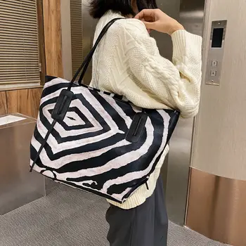 Retro Lepard Zebra Pattern Women's Tote 2020 Winter Casual PU Leather Shoulder Bags for Female High Capacity Lady Travel Handbag
Retro Lepard Zebra Pattern Women's Tote 2020 Winter Casual PU Leather Shoulder Bags for Female High Capacity Lady Travel Handbag