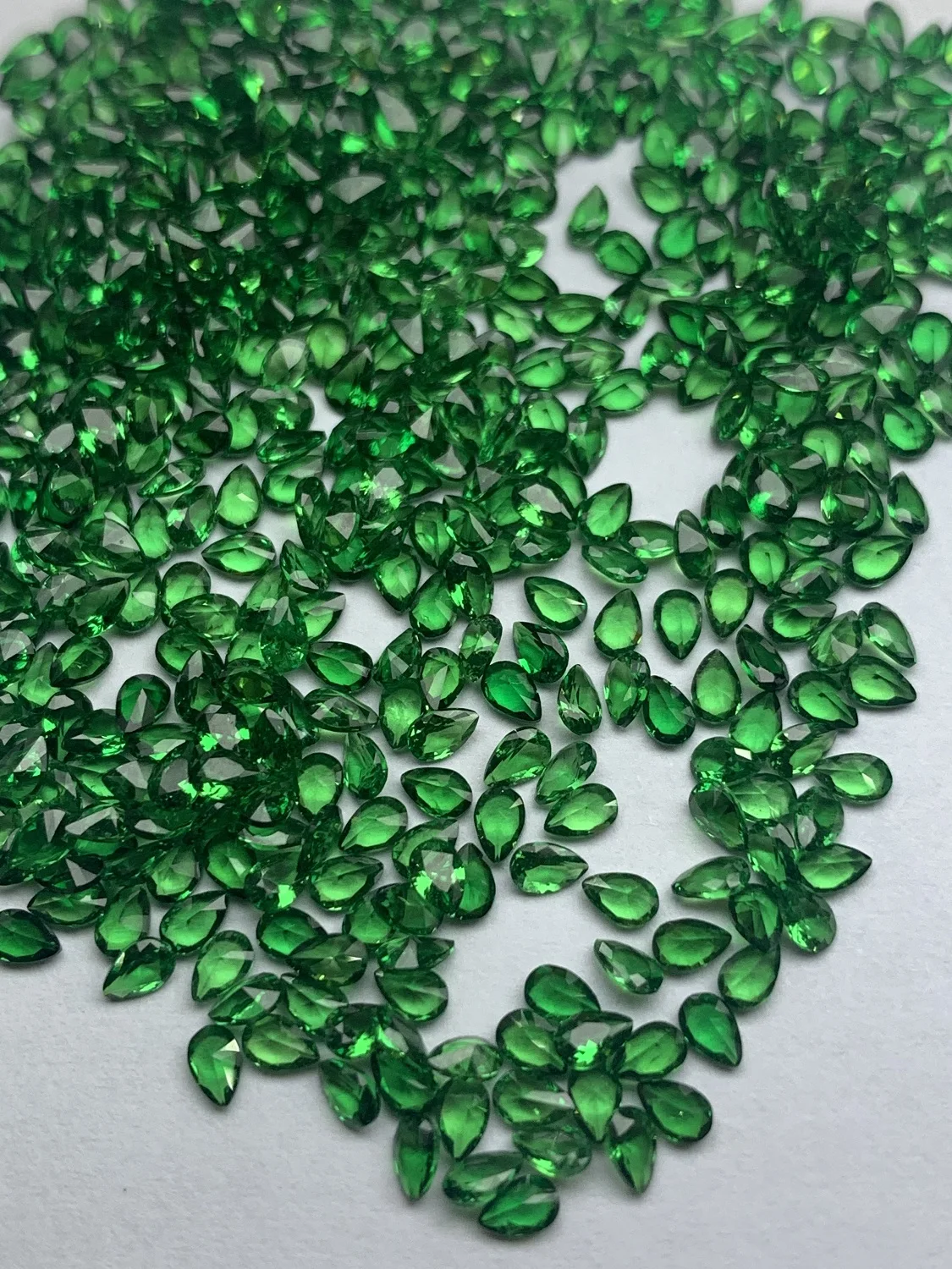 Pirmiana Pear 2x3 Natural Tasvorite Green Gemstones 1 carat /parcel for Jewelry Making and Diy jewelry
Pirmiana Pear 2x3 Natural Tasvorite Green Gemstones 1 carat /parcel for Jewelry Making and Diy jewelry