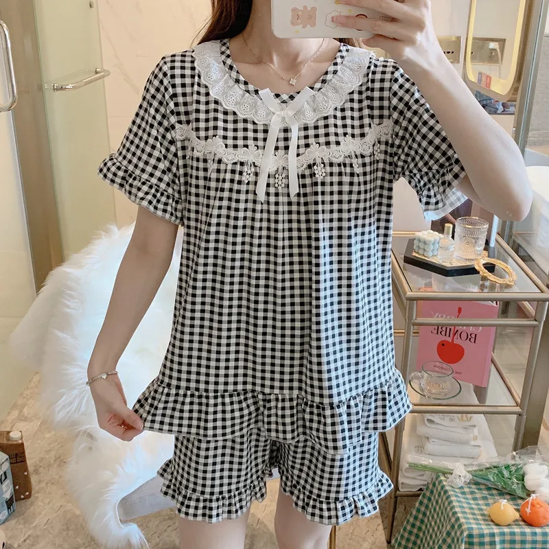 2021 Summer Sweet Girls Pajamas Set Plaid Round Neck Lace Retro Sleepwear for Women Short Sleeve Shorts Homewear Suit
2021 Summer Sweet Girls Pajamas Set Plaid Round Neck Lace Retro Sleepwear for Women Short Sleeve Shorts Homewear Suit