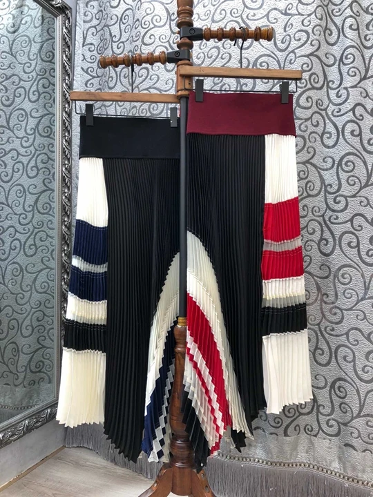 In early autumn of 2019, the new woman's elastic waist, pleats, color matching and patchwork of 817 long half-length skirt
In early autumn of 2019, the new woman's elastic waist, pleats, color matching and patchwork of 817 long half-length skirt