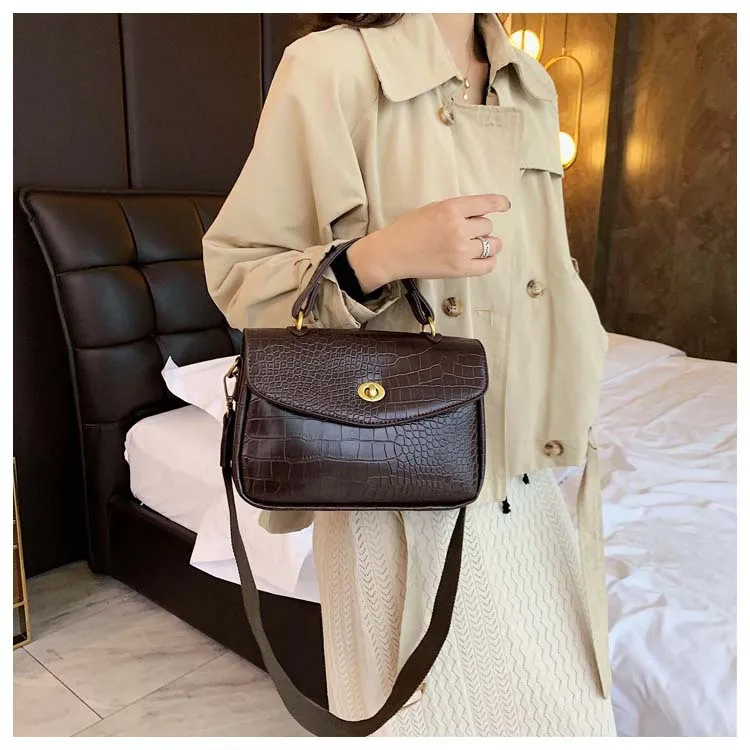 

Vintage Alligator Pu Leather Luxury Crossbody Bag for Women Wide Strap Shoulder Bags Ladies Small Flap Purses