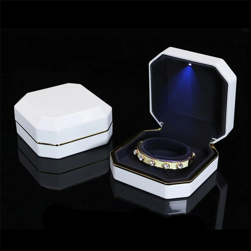 

LED Light Plastic Pendant Necklace Organizer Bangle Bracelet Box Luxury Lacquer Piano Finish Jewellery Gift Display Storage Case