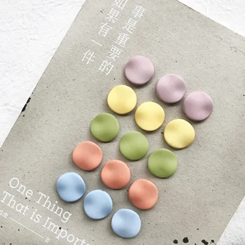 Fresh and lovely avocado green wavy irregular round plate straight hole bead DIY handmade jewelry earring accessories material 
Fresh and lovely avocado green wavy irregular round plate straight hole bead DIY handmade jewelry earring accessories material