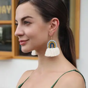 French Fashion Small And Fresh Ladies Popular Earrings Three-Color Silk Thread Winding Layered Cotton Silk Tassel Earrings
French Fashion Small And Fresh Ladies Popular Earrings Three-Color Silk Thread Winding Layered Cotton Silk Tassel Earrings