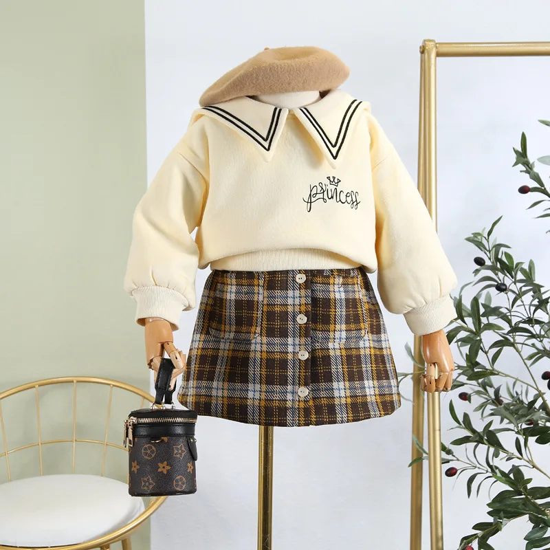 Girls' suits 2019 autumn and winter new of the college wind big lapel sweater lattice A word short skirt thick two-piece
Girls' suits 2019 autumn and winter new of the college wind big lapel sweater lattice A word short skirt thick two-piece