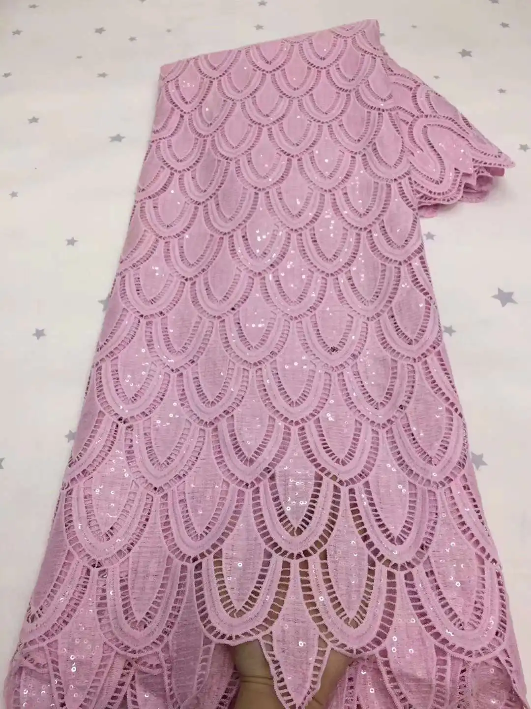 2021 высококачественное нигерийское молочное Шелковое кружево для вечерние, Африканское женское французское кружево со шнурком для свадебного платья KXX21137
2021 высококачественное нигерийское молочное Шелковое кружево для вечерние, Африканское женское французское кружево со шнурком для свадебного платья KXX21137