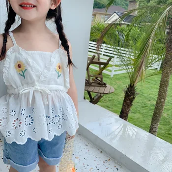 2020 Summer New Children Clothing Girls Little Daisy Embroidery Strappy Top with Lace Halter Tops Toddler Kids Sleeveless Vest 
2020 Summer New Children Clothing Girls Little Daisy Embroidery Strappy Top with Lace Halter Tops Toddler Kids Sleeveless Vest
