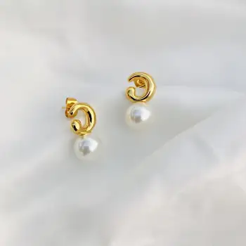 BB-9 Designer's original C-shape pearl earrings, fashionable and versatile, small earrings for women
BB-9 Designer's original C-shape pearl earrings, fashionable and versatile, small earrings for women