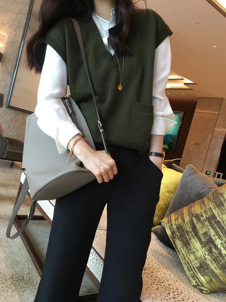 Important Recommended ~ Elegant Versatile Korean-style V-neck Wool Knitted Vest Waistcoat Women's Sleeveless Sweater Autumn And
Important Recommended ~ Elegant Versatile Korean-style V-neck Wool Knitted Vest Waistcoat Women's Sleeveless Sweater Autumn And