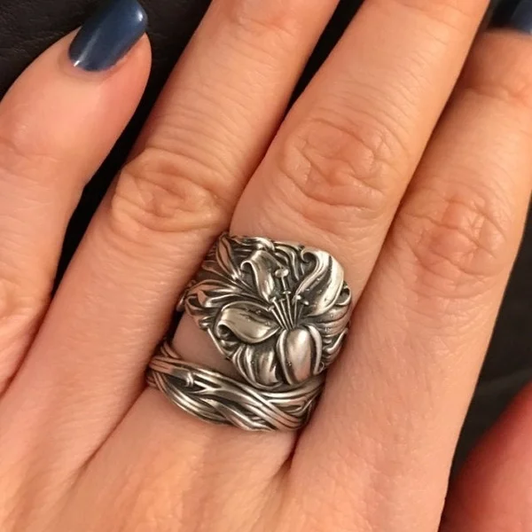 Large Silver Plated Tiger Lily Ring Hand Carved Flower Ring Pattern Ring for Her Party Anniversary Gifts Vintage Women Jewelry
Large Silver Plated Tiger Lily Ring Hand Carved Flower Ring Pattern Ring for Her Party Anniversary Gifts Vintage Women Jewelry
