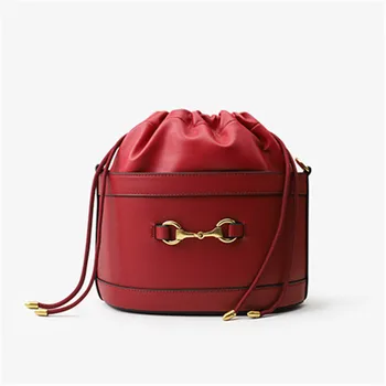 2020 New Female Drawstring Bag Horse Bit Bucket Bag High Quality Famous Designer Shoulder Messenger Bags Women Purse and Handbag
2020 New Female Drawstring Bag Horse Bit Bucket Bag High Quality Famous Designer Shoulder Messenger Bags Women Purse and Handbag