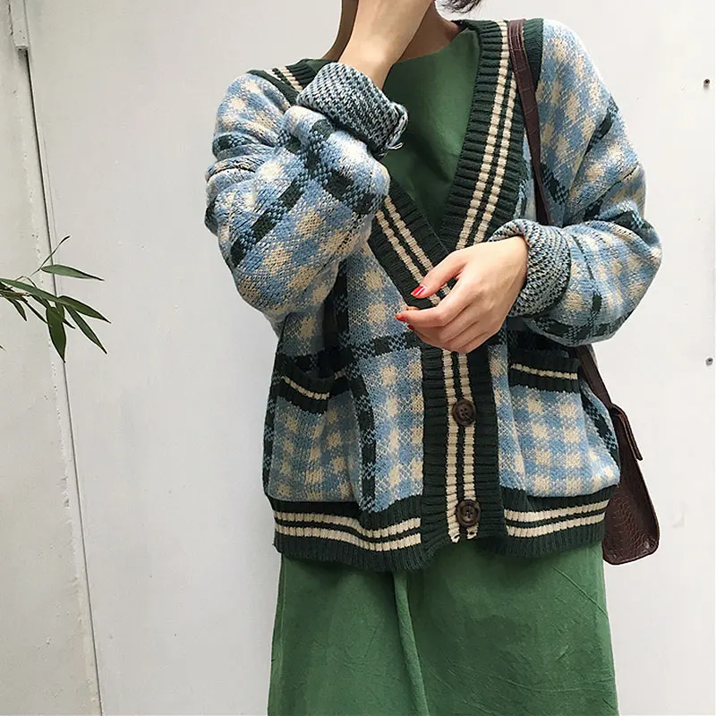 Korean Style Women Sweater Fall 2020 Plaid Loose Knitted Cardigan Vintage Chic Long Sleeve Button-up Vestido Casual Female Tops
Korean Style Women Sweater Fall 2020 Plaid Loose Knitted Cardigan Vintage Chic Long Sleeve Button-up Vestido Casual Female Tops