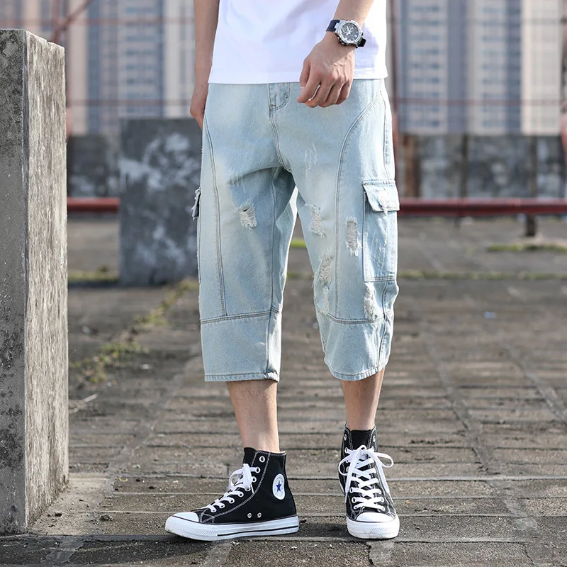 Summer new men's hole jeans Calf-Length pants Korean version of the trend loose straight trousers men's plus size denim shorts
Summer new men's hole jeans Calf-Length pants Korean version of the trend loose straight trousers men's plus size denim shorts