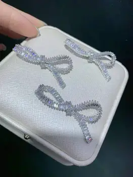 High-grade zircon micro inlay classic two color bowknot buckle pendant fashion clasp
High-grade zircon micro inlay classic two color bowknot buckle pendant fashion clasp