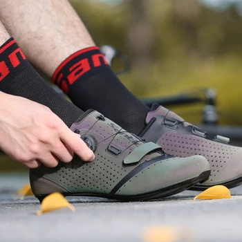 Santic Cycling Shoes Road Bike Ultralight Anti-skid Wear Resistant Profession Self-Locking Outdoor Sports Bicycle Shoes 
Santic Cycling Shoes Road Bike Ultralight Anti-skid Wear Resistant Profession Self-Locking Outdoor Sports Bicycle Shoes