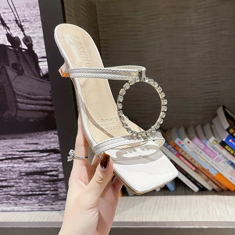 Шлепанцы женские со стразами, повседневные туфли-слайды, на тонком среднем каблуке, с круглой пряжкой, модная летняя обувь
Шлепанцы женские со стразами, повседневные туфли-слайды, на тонком среднем каблуке, с круглой пряжкой, модная летняя обувь
