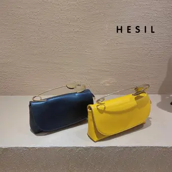 New high quality leather fashion versatile trend personalized paper clip Handbag Shoulder Bag underarm bag women's bag
New high quality leather fashion versatile trend personalized paper clip Handbag Shoulder Bag underarm bag women's bag