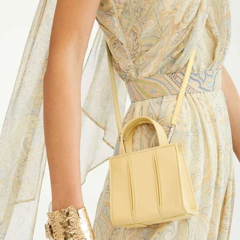 Summer Casual Shoulder Messenger Bags 2020 New Small Square Bag Week Simple Stitching Mini Handbag Female Purse and Handbags
Summer Casual Shoulder Messenger Bags 2020 New Small Square Bag Week Simple Stitching Mini Handbag Female Purse and Handbags