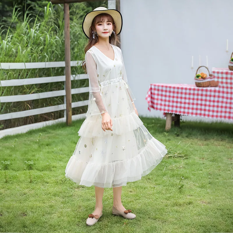 White Retro Fairy Star Mesh Embroidery Dress for Women 2020 V-Neck Casual Elegant Long Chiffon Maxi Dresses for Women A-line
White Retro Fairy Star Mesh Embroidery Dress for Women 2020 V-Neck Casual Elegant Long Chiffon Maxi Dresses for Women A-line