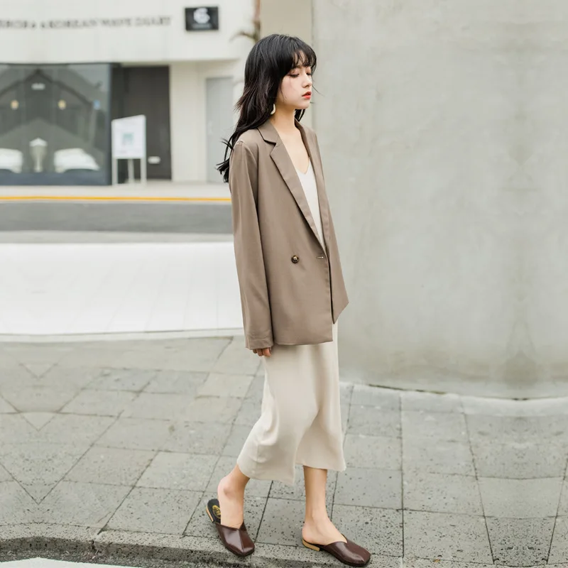 Photo Shoot + Video INS-Style Retro Casual Suit Jacket Thin Type for Spring And Autumn Two-Button Elegant Versatile Suit
Photo Shoot + Video INS-Style Retro Casual Suit Jacket Thin Type for Spring And Autumn Two-Button Elegant Versatile Suit