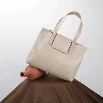 2019 New Stylish Women Messenger Bag Female Retro Alligator Totes Leather Crocodile Pattern Shoulder Bag Leather Handbags
2019 New Stylish Women Messenger Bag Female Retro Alligator Totes Leather Crocodile Pattern Shoulder Bag Leather Handbags