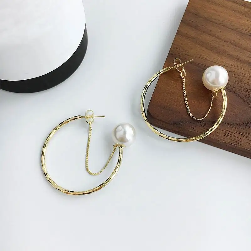 Fashion Pearl Chain Circle Earrings For Women 2020 Top Design New Pendientes Fashion Jewelry Wholesale
Fashion Pearl Chain Circle Earrings For Women 2020 Top Design New Pendientes Fashion Jewelry Wholesale