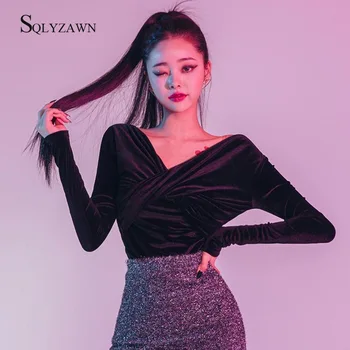 Vintage Black Velvet V Neck Pleated Bodycon Bodysuit Women Sexy Autumn Winter Velour Rompers Korean Streetwear Elegant Overalls
Vintage Black Velvet V Neck Pleated Bodycon Bodysuit Women Sexy Autumn Winter Velour Rompers Korean Streetwear Elegant Overalls