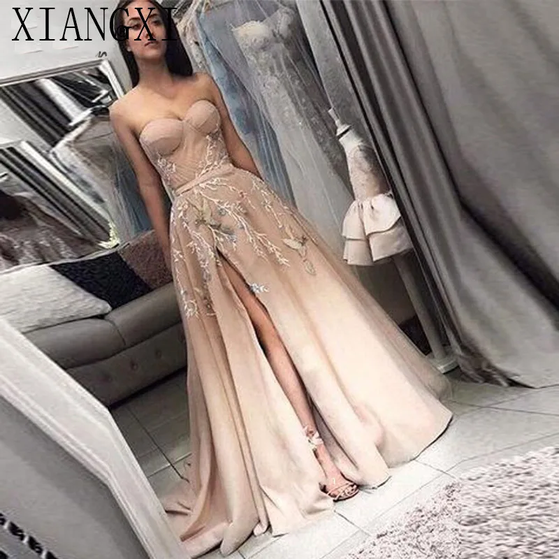 Champagne Evening Dresses 2019 Sweetheart A-Line Slit Appliques Satin Dubai Saudi Arabic Long Elegant Evening Gown Prom Dress 
Champagne Evening Dresses 2019 Sweetheart A-Line Slit Appliques Satin Dubai Saudi Arabic Long Elegant Evening Gown Prom Dress