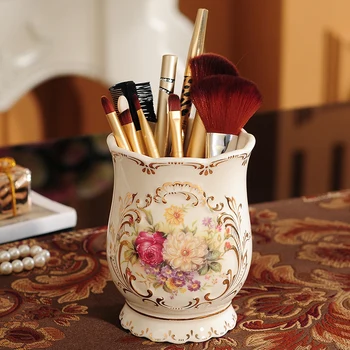 European creative stationery pen container cosmetic brush pen barrels desktop receive a box multi-purpose brush receive box of c
European creative stationery pen container cosmetic brush pen barrels desktop receive a box multi-purpose brush receive box of c