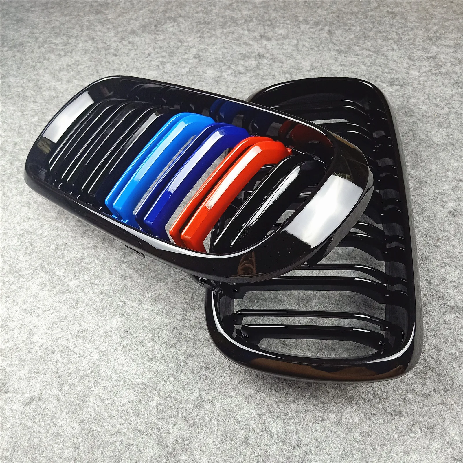 A Pair 2014-2018 X5 F15, X6 F16 M Color 2 lines Slat Kidney Grille Front Grill For X5 X6 Car Mesh bumper Grills Taiwan Quality
A Pair 2014-2018 X5 F15, X6 F16 M Color 2 lines Slat Kidney Grille Front Grill For X5 X6 Car Mesh bumper Grills Taiwan Quality