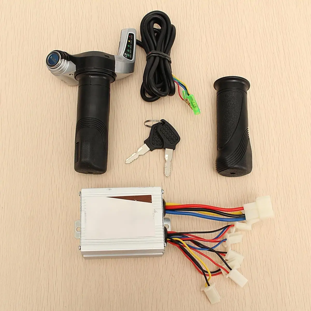 DC 24V 500W Brushed Controller Electric Scooter Throttle Twist Grips Power Display Set
DC 24V 500W Brushed Controller Electric Scooter Throttle Twist Grips Power Display Set