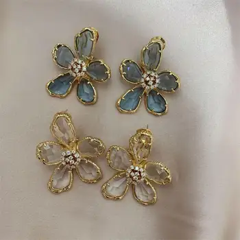 Luxury European and American exaggeration advanced feeling clear multi faceted gem crystal flower petal Earring and Ring female
Luxury European and American exaggeration advanced feeling clear multi faceted gem crystal flower petal Earring and Ring female