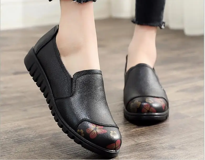 New Woman Flats Genuine Leather Shoes Slip On Ballet Flats Women black printing Woman Shoes Round head retro Soft Loafers Shoes
New Woman Flats Genuine Leather Shoes Slip On Ballet Flats Women black printing Woman Shoes Round head retro Soft Loafers Shoes