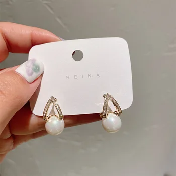 South Korea Dongdaemun Ear Stud Needles Micro Triangular Zircon Pearl Earring Elegant Commuting Versatile Ear Stud
South Korea Dongdaemun Ear Stud Needles Micro Triangular Zircon Pearl Earring Elegant Commuting Versatile Ear Stud
