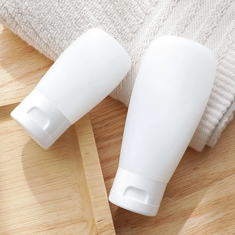 Simple White Portable Travel Mini Silicone Shower Gel Shampoo Bottle Lotion Bottle Hand Sanitizer Push Button Container Bottle 
Simple White Portable Travel Mini Silicone Shower Gel Shampoo Bottle Lotion Bottle Hand Sanitizer Push Button Container Bottle