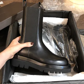 Big power power with thick leather bottom pipe Martin boots British wind 2020 new Ann thick with Chelsea short boots 
Big power power with thick leather bottom pipe Martin boots British wind 2020 new Ann thick with Chelsea short boots